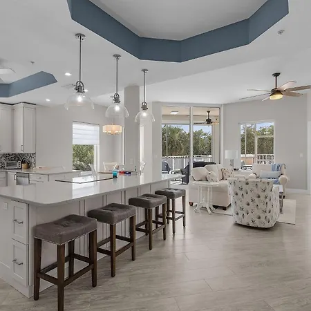 Waterfront Condo W/ Bay Views, Pool & Tennis Court